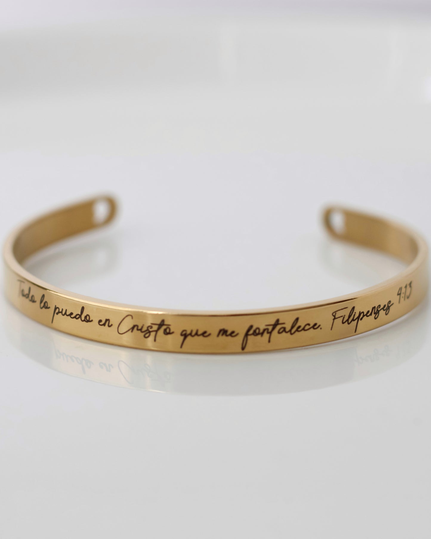 Personalized bracelet with text